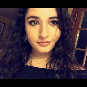 Meet your Posher, Gabriela